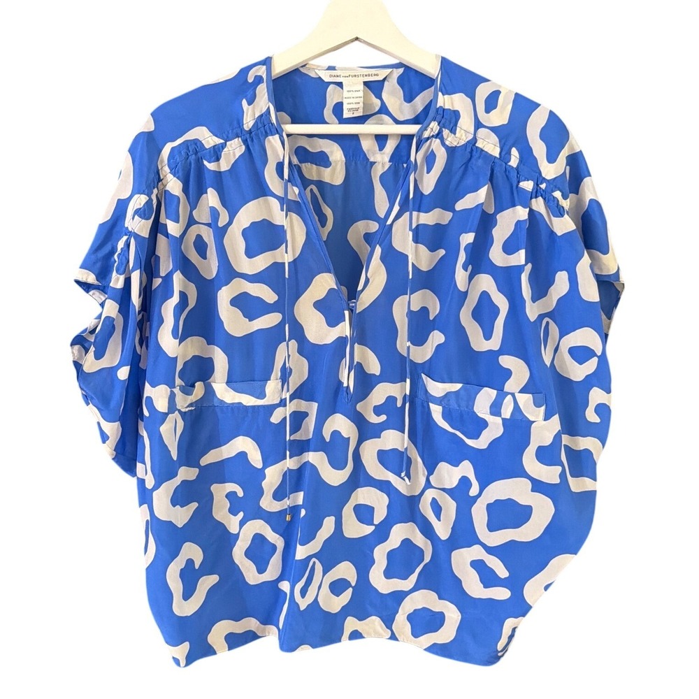Diane von Furstenberg Blue White Silk Abstract Print Dolman Blouse Top Size 2